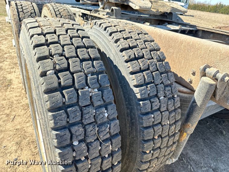 image for item NH9023 2004 Kenworth  T2000 semi truck