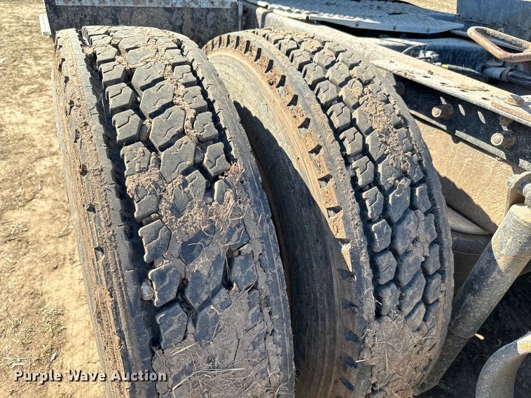 image for item NH9023 2004 Kenworth  T2000 semi truck