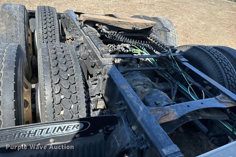 image for item NH9025 2015 Freightliner  Cascadia 125 CA125SLP semi truck