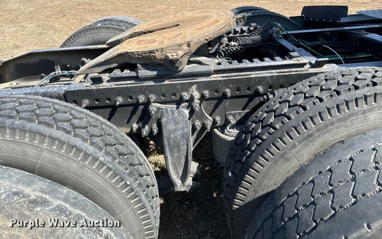 image for item NH9025 2015 Freightliner  Cascadia 125 CA125SLP semi truck