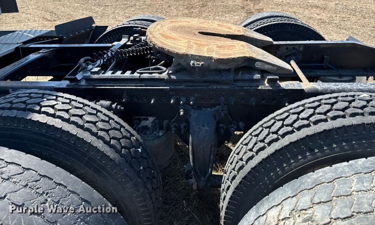 image for item NH9025 2015 Freightliner  Cascadia 125 CA125SLP semi truck