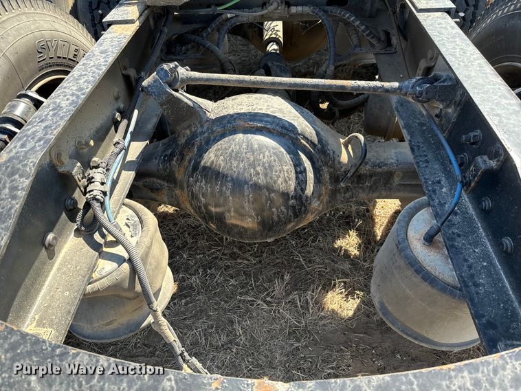 image for item NH9025 2015 Freightliner  Cascadia 125 CA125SLP semi truck