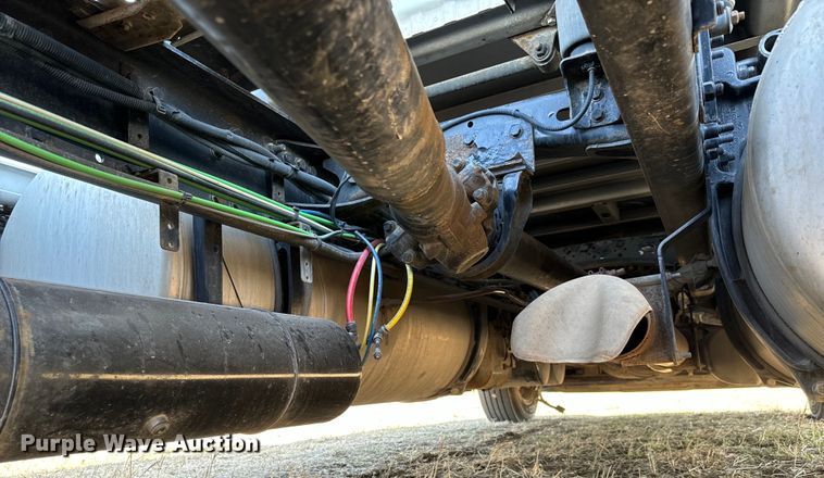 image for item NH9025 2015 Freightliner  Cascadia 125 CA125SLP semi truck