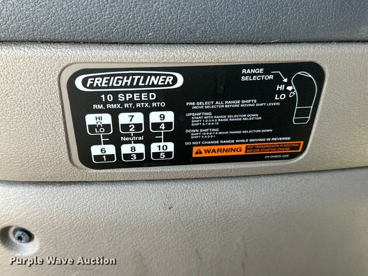 image for item NH9025 2015 Freightliner  Cascadia 125 CA125SLP semi truck