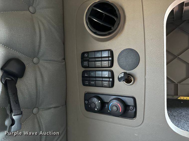 image for item NH9025 2015 Freightliner  Cascadia 125 CA125SLP semi truck