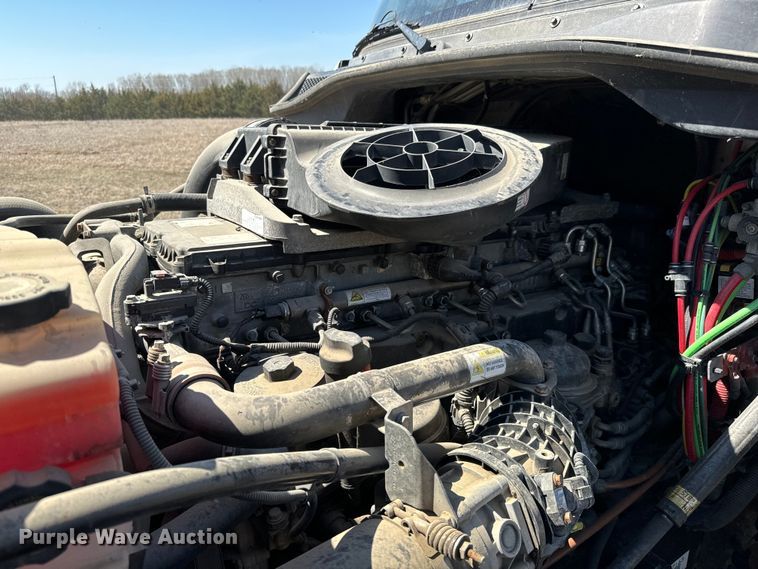 image for item NH9025 2015 Freightliner  Cascadia 125 CA125SLP semi truck