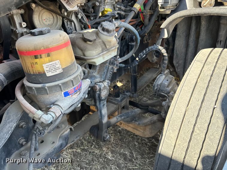 image for item NH9025 2015 Freightliner  Cascadia 125 CA125SLP semi truck