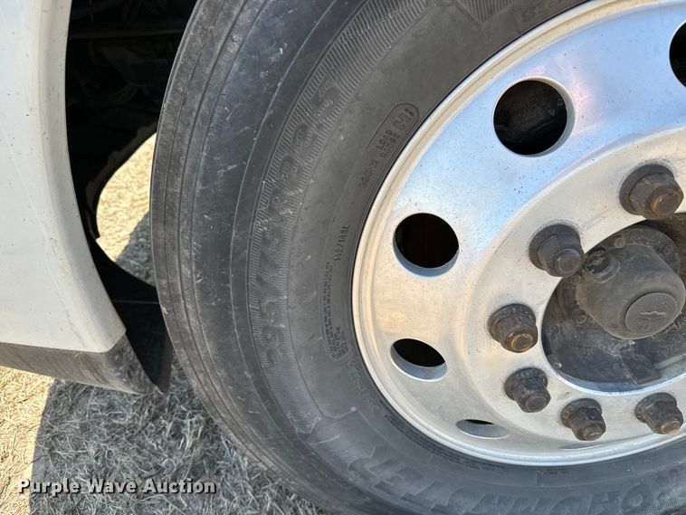 image for item NH9025 2015 Freightliner  Cascadia 125 CA125SLP semi truck