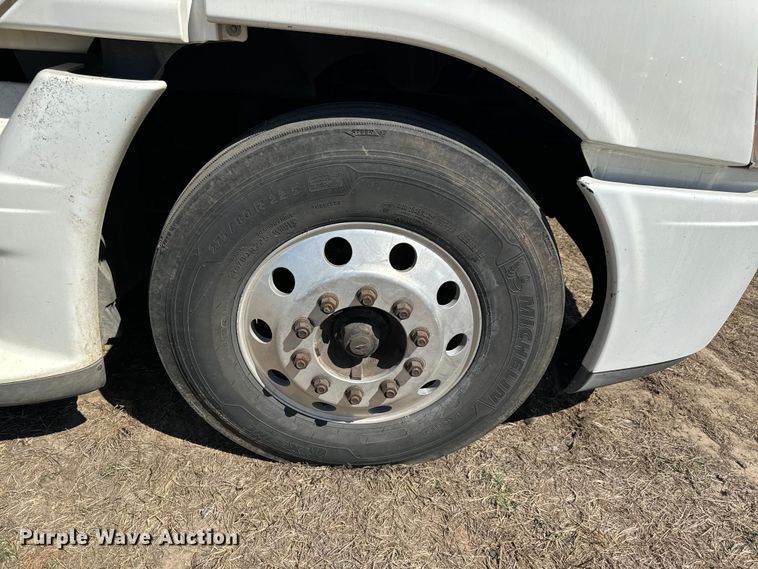 image for item NH9025 2015 Freightliner  Cascadia 125 CA125SLP semi truck