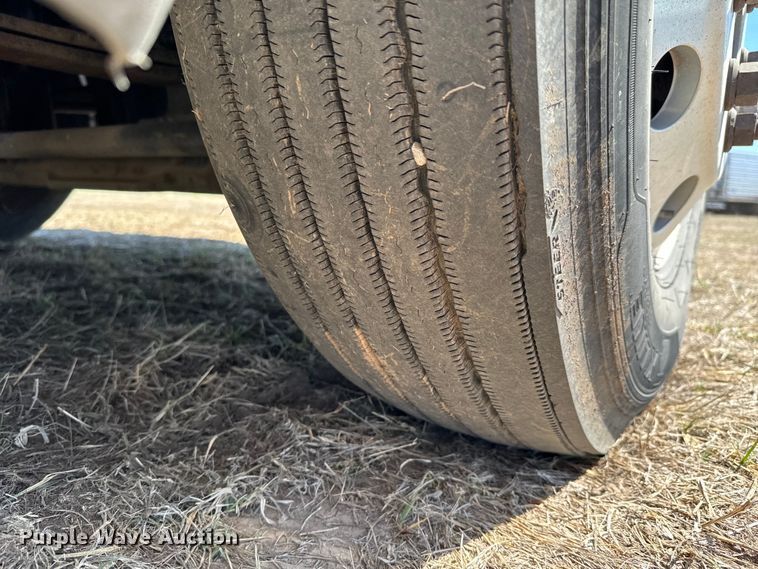 image for item NH9025 2015 Freightliner  Cascadia 125 CA125SLP semi truck