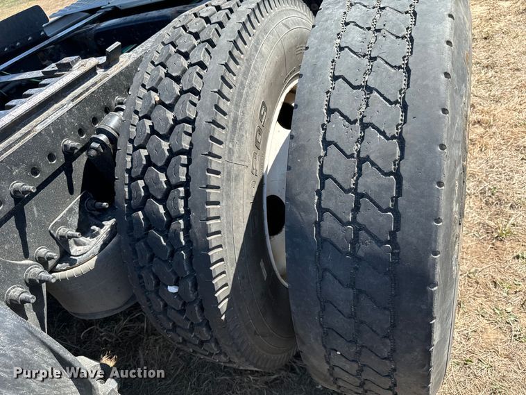 image for item NH9025 2015 Freightliner  Cascadia 125 CA125SLP semi truck