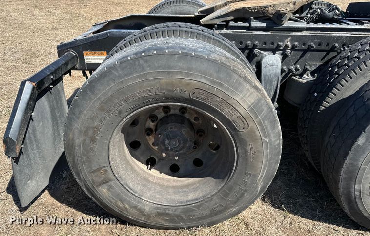 image for item NH9025 2015 Freightliner  Cascadia 125 CA125SLP semi truck