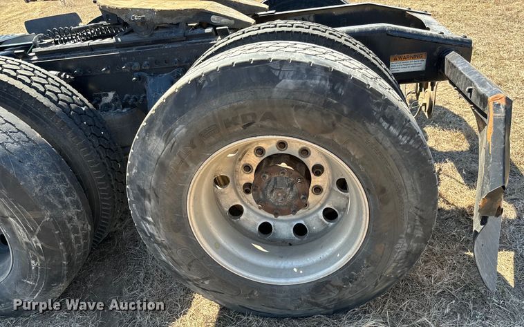 image for item NH9025 2015 Freightliner  Cascadia 125 CA125SLP semi truck