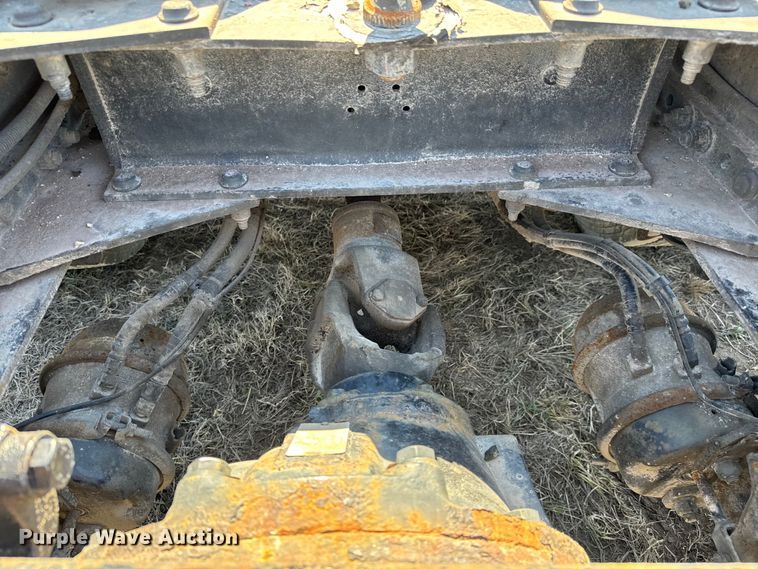 image for item NH9026 2013 Peterbilt  579 semi truck