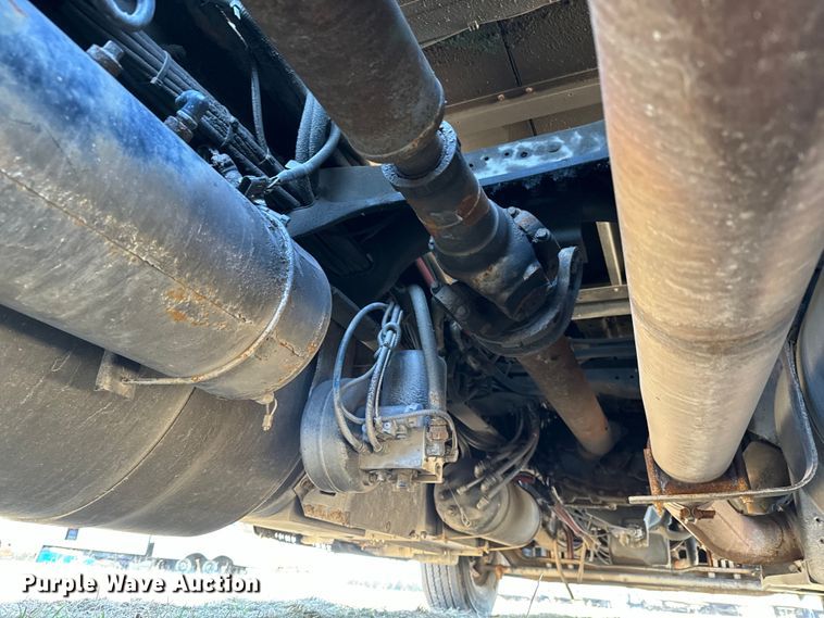 image for item NH9026 2013 Peterbilt  579 semi truck