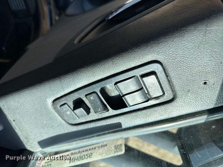 image for item NH9026 2013 Peterbilt  579 semi truck