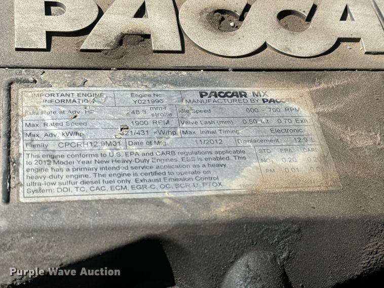 image for item NH9026 2013 Peterbilt  579 semi truck