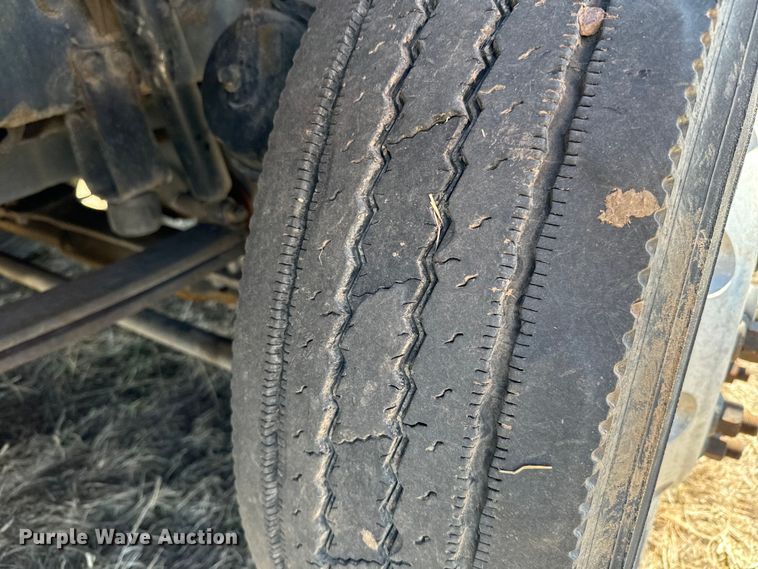 image for item NH9026 2013 Peterbilt  579 semi truck