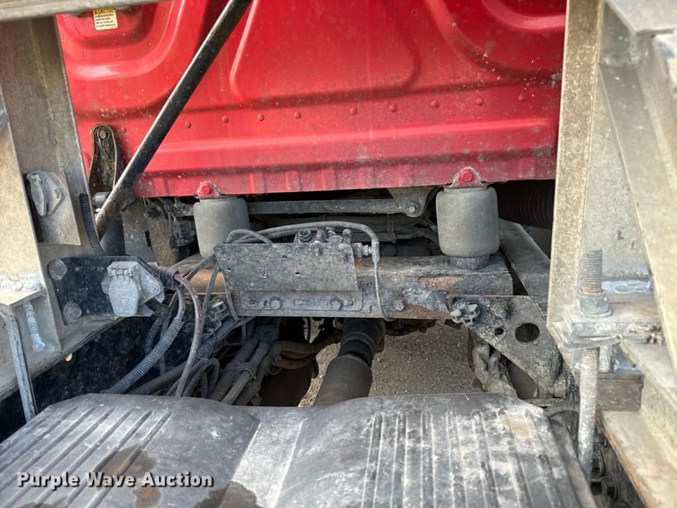 image for item NU9469 2011 Freightliner Cascadia 125 semi truck