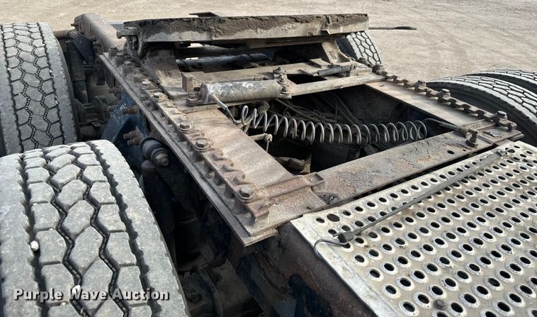 image for item NU9469 2011 Freightliner Cascadia 125 semi truck