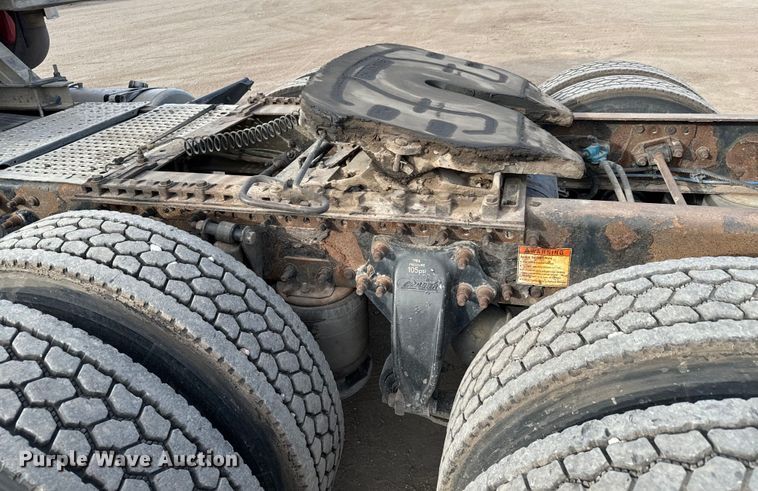 image for item NU9469 2011 Freightliner Cascadia 125 semi truck