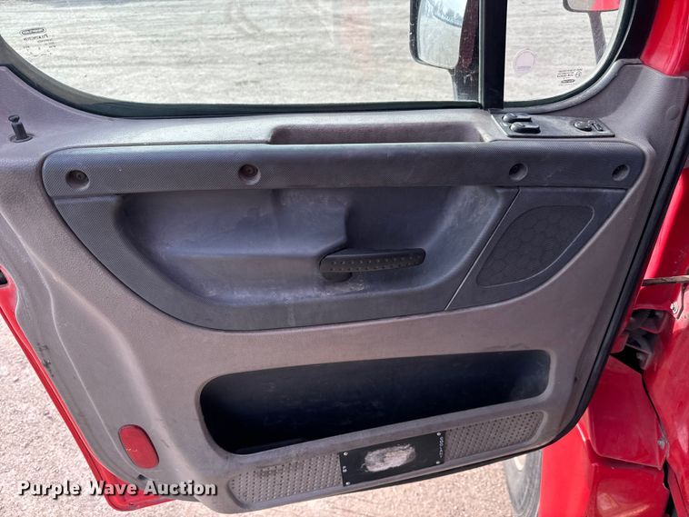 image for item NU9469 2011 Freightliner Cascadia 125 semi truck