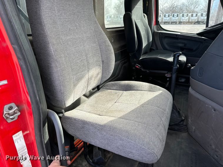 image for item NU9469 2011 Freightliner Cascadia 125 semi truck