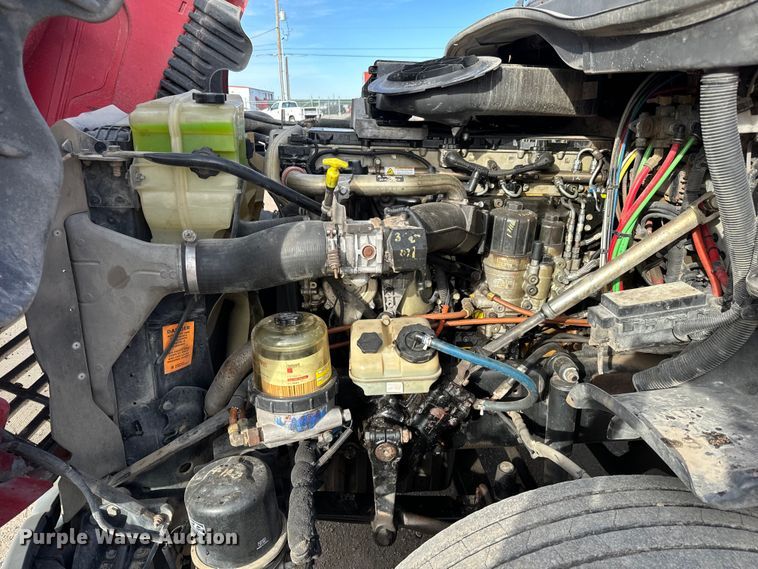 image for item NU9469 2011 Freightliner Cascadia 125 semi truck