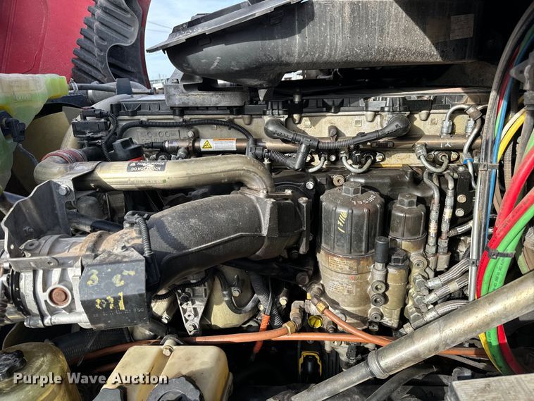 image for item NU9469 2011 Freightliner Cascadia 125 semi truck