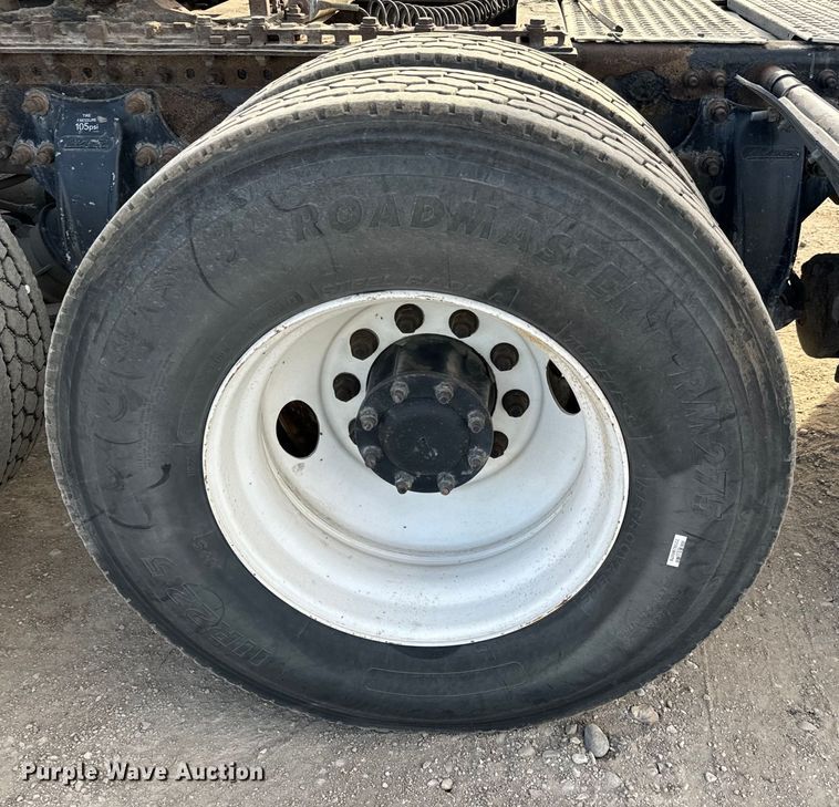 image for item NU9469 2011 Freightliner Cascadia 125 semi truck