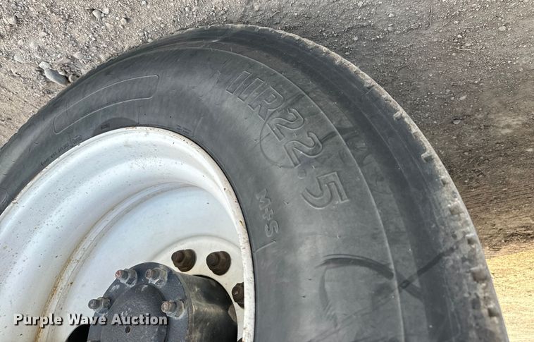 image for item NU9469 2011 Freightliner Cascadia 125 semi truck