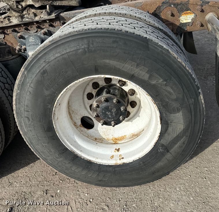 image for item NU9469 2011 Freightliner Cascadia 125 semi truck