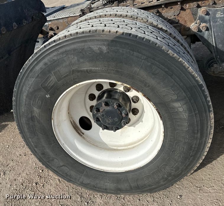 image for item NU9469 2011 Freightliner Cascadia 125 semi truck