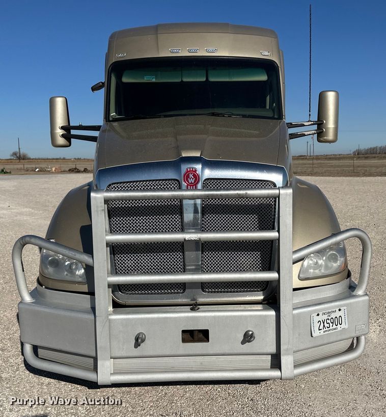 image for item OA9744 2016 Kenworth T680 semi truck
