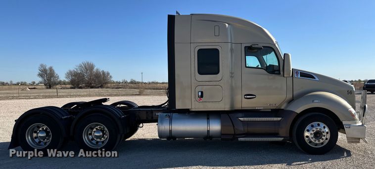 image for item OA9744 2016 Kenworth T680 semi truck