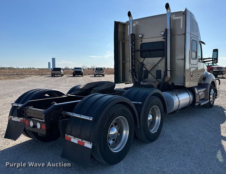 image for item OA9744 2016 Kenworth T680 semi truck