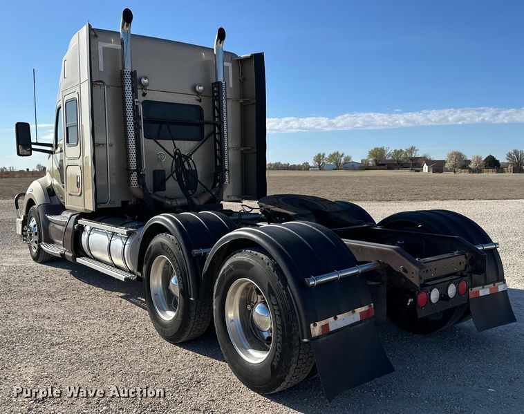 image for item OA9744 2016 Kenworth T680 semi truck