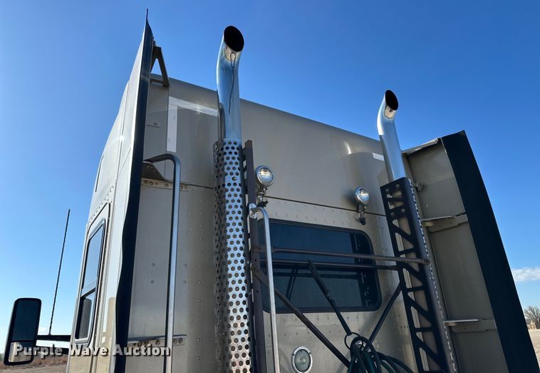 image for item OA9744 2016 Kenworth T680 semi truck