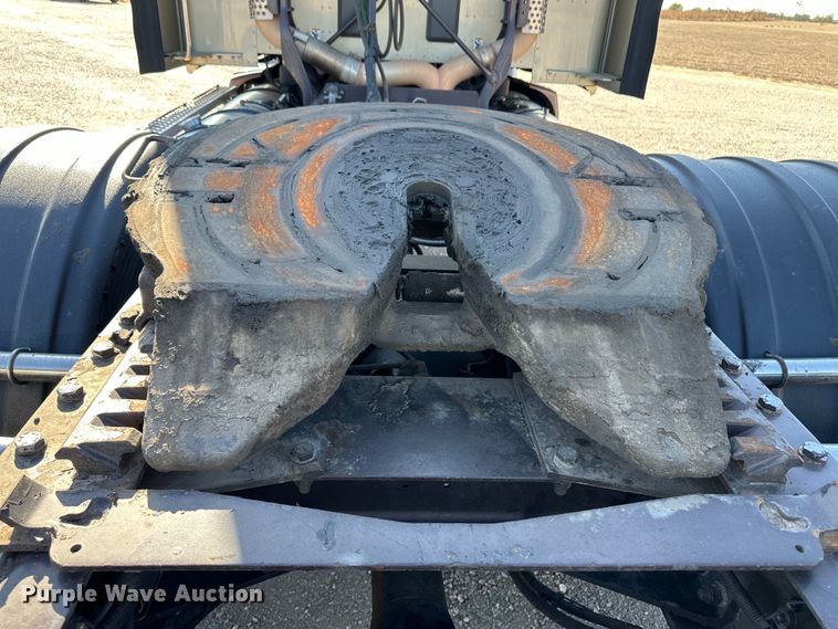 image for item OA9744 2016 Kenworth T680 semi truck