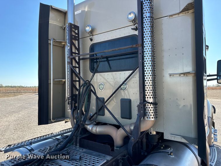 image for item OA9744 2016 Kenworth T680 semi truck