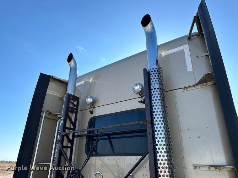 image for item OA9744 2016 Kenworth T680 semi truck