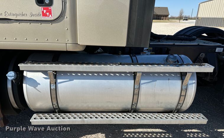 image for item OA9744 2016 Kenworth T680 semi truck