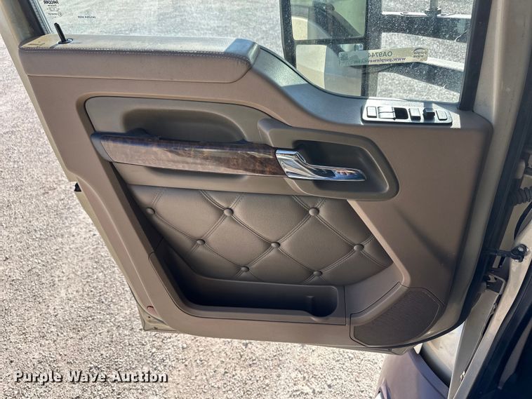 image for item OA9744 2016 Kenworth T680 semi truck