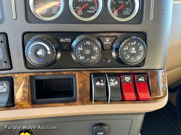 image for item OA9744 2016 Kenworth T680 semi truck