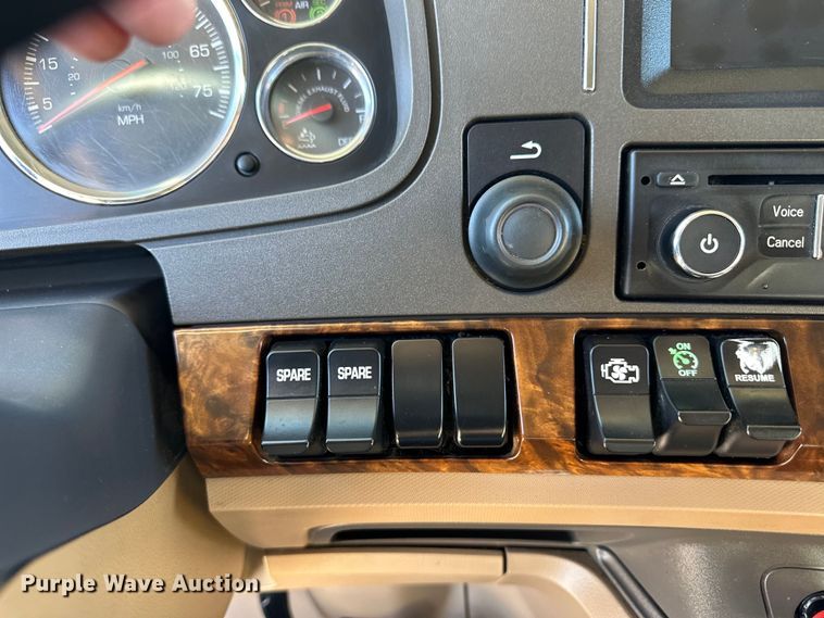 image for item OA9744 2016 Kenworth T680 semi truck