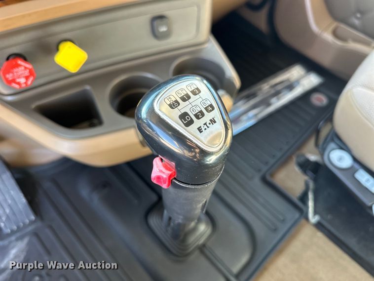 image for item OA9744 2016 Kenworth T680 semi truck