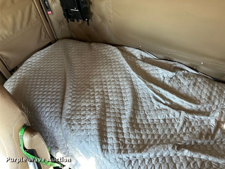 image for item OA9744 2016 Kenworth T680 semi truck