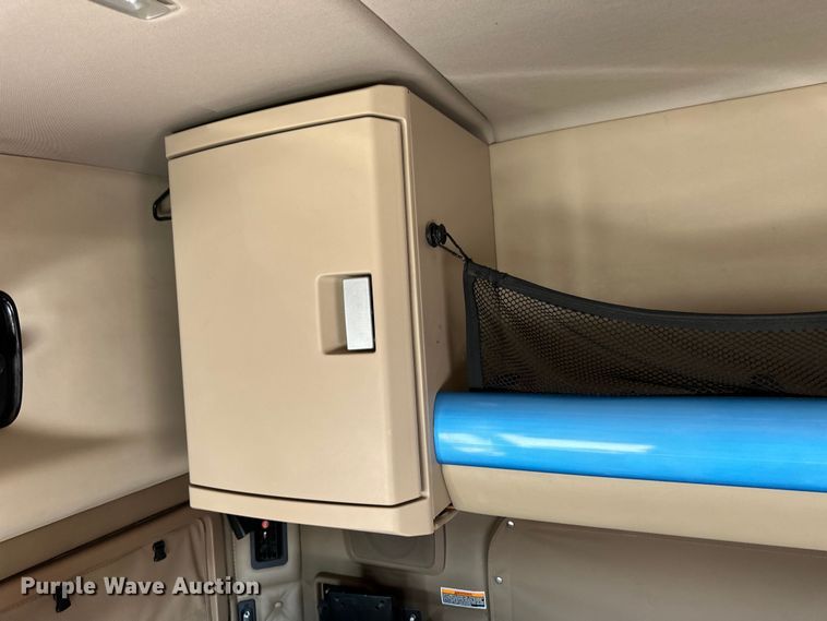 image for item OA9744 2016 Kenworth T680 semi truck