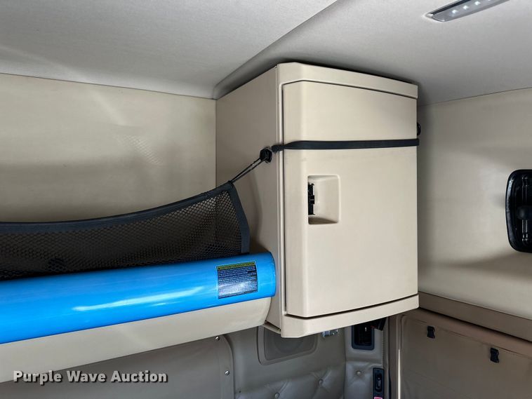 image for item OA9744 2016 Kenworth T680 semi truck