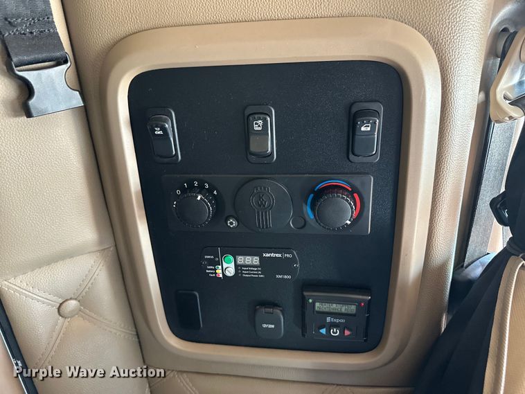 image for item OA9744 2016 Kenworth T680 semi truck